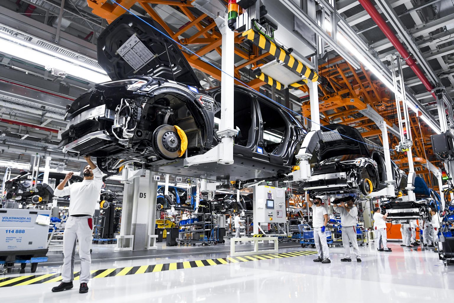 Brussels , 12/02/2019
His Majesty the King pays a visit to Audi Brussels in the context of his interest in vocational training. He meets, both in the training center and on the production line of the Audi e-tron, students and former pupils who have followed a learning trajectory.
Pix : Illustration
Credit : Frederic Sierakowski / Isopix