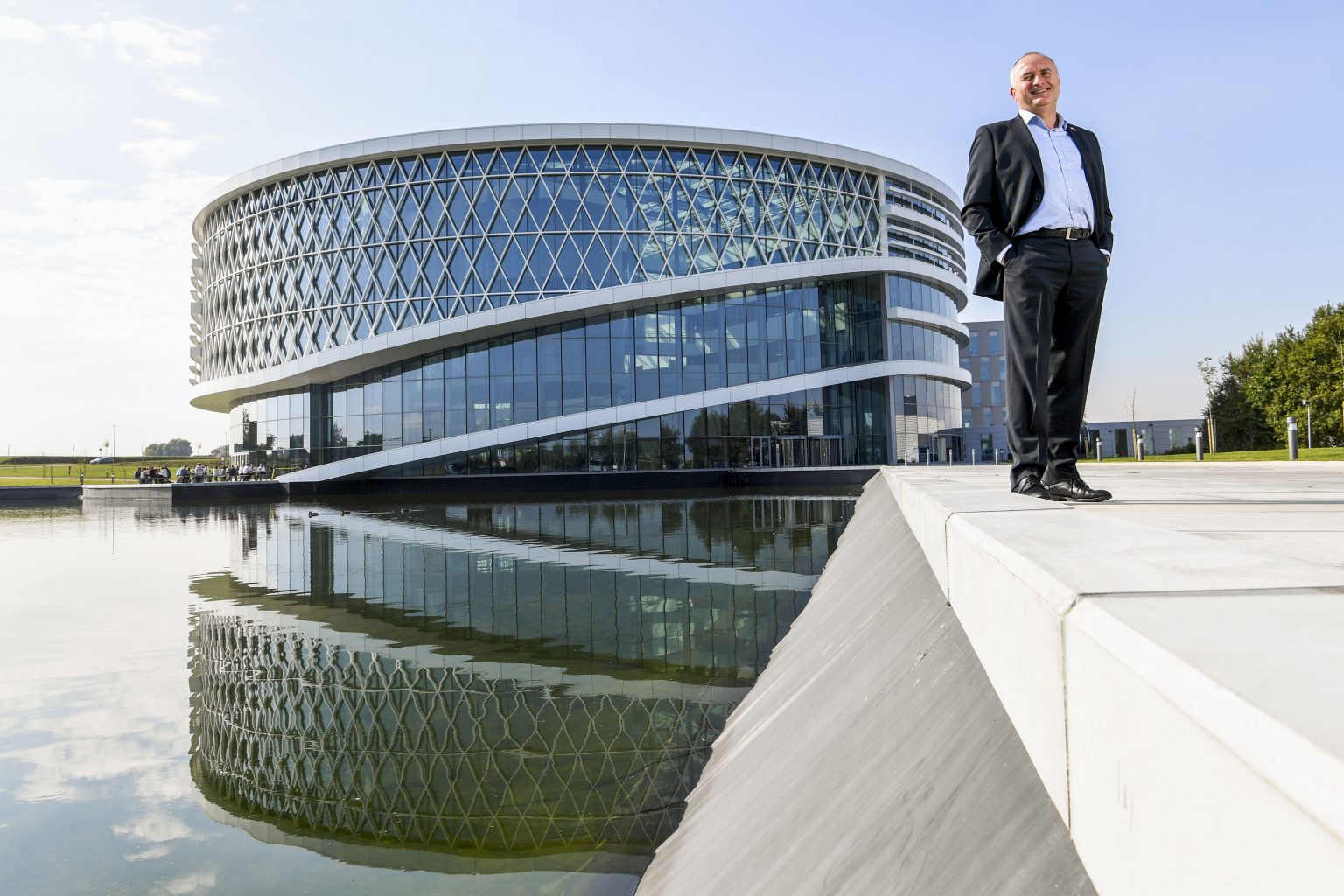 Kuurne, 20/09/2016
Officiele voorstelling van de nieuwe CEO Jan De Witte en de nieuwe CFO Ann Desender in het nieuwe hoofdkwartier van Barco. // Presentation des nouveaux CEO et CFO de Barco dans leur nouveau quartier general.
Pix : Jan De Witte CEO
Credit photo : Frederic Sierakowski / Isopix