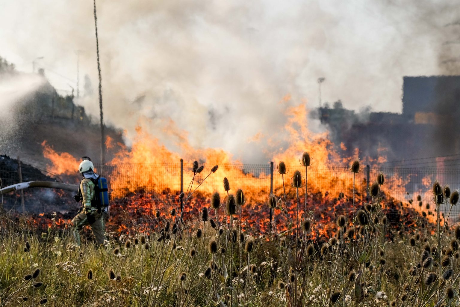 Jumet , 22/08/2019
important fire at the Mestdagh warehouse, located rue du Colombier in Gosselies.
Several hundred pallets, stored outdoors, ignite in the heat of the flames.
Pix :
Credit : Frederic Sierakowski / Isopix