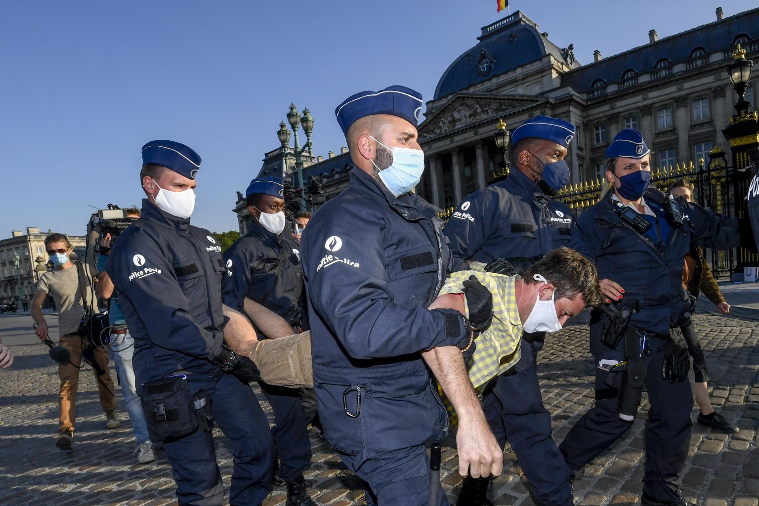 Brussels , 21/09/2020
Report of Egbert Lachaert and Conner Rousseau to the King and action by youth for climate and greenpeace front of the royal palace
Pix : Egbert Lachaert  / Conner Rousseau / King Philippe
Credit : Frederic Sierakowski / Isopix