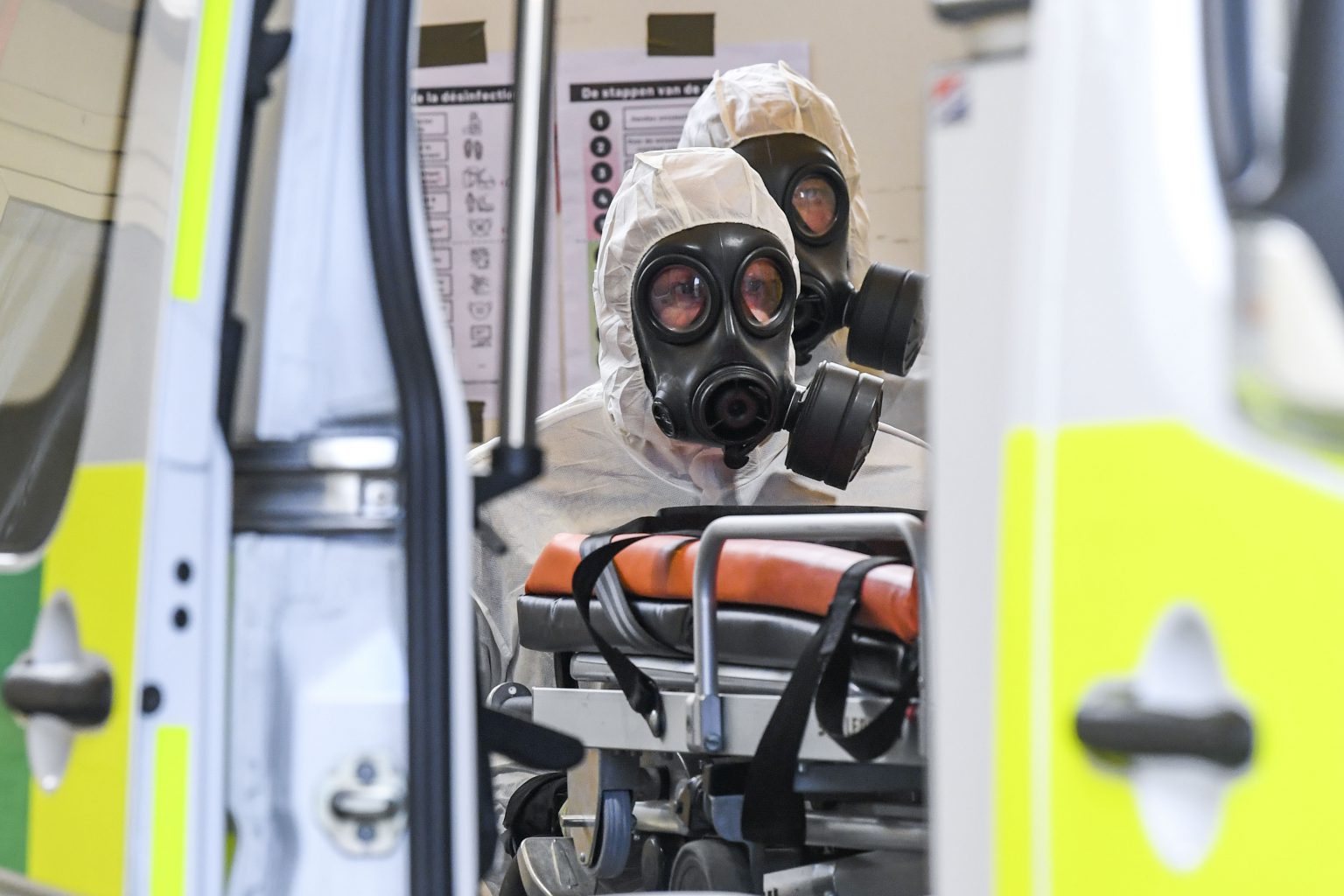 Brussels , 04/11/2020
The army is backing up to help decontaminate ambulances that have transported Covid-19 patients .
Pix :
Credit : Frederic Sierakowski / Isopix