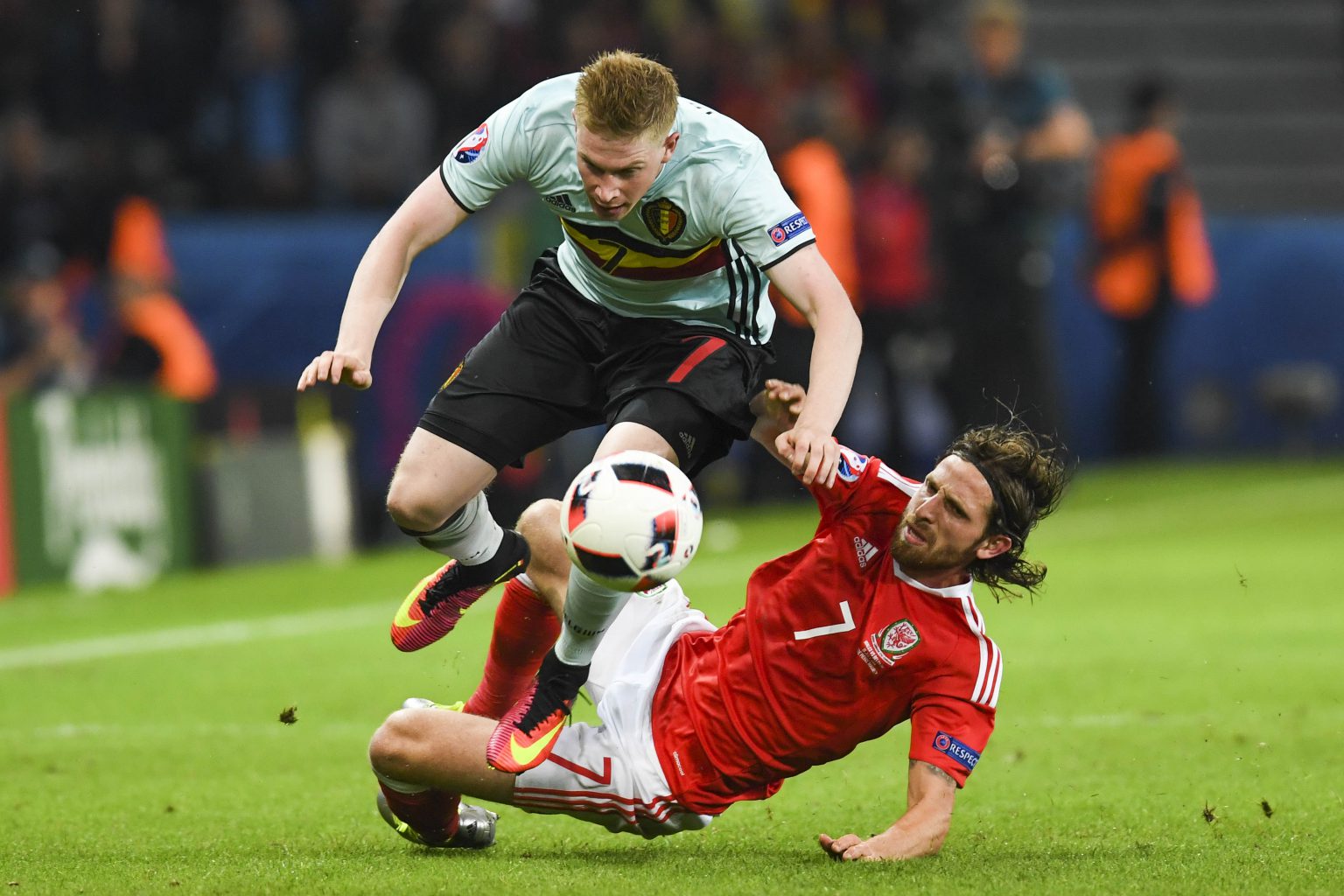 France Lille , 22 june 2016
Euro 2016 quarter finals soccer match between Belgium and Wales at the Stadium Lille  Pierre Mauroy
Pix .... Kevin De Bruyne / Joe Allen
Credit : Frederic Sierakowski / Isopix