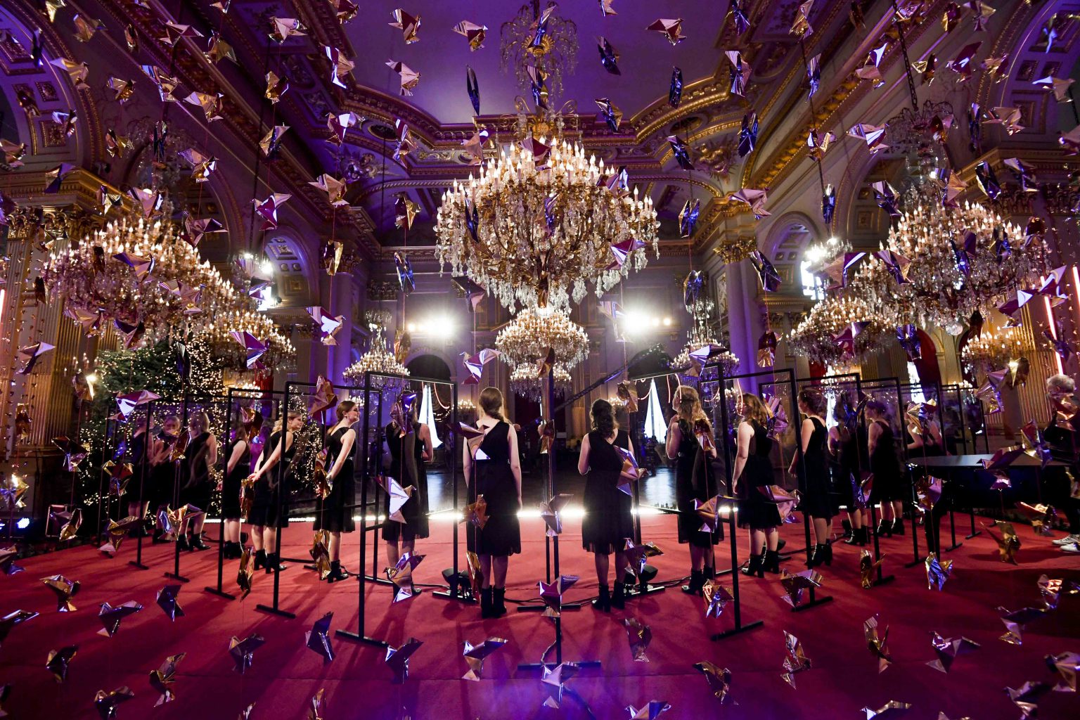 Brussels , 16/12/2020
Belgian Royals celebrate Christmas at the Royal Palace with aChristmas concert rehearsal by the Scala choir, Throne Room decorated with an origami installation by Charles Kaisin , recording of Christmas greetings by members of the Royal Family and a traditional Christmas photo .
Pix : Scala
Credit : .Frederic Sierkowski / Isopix