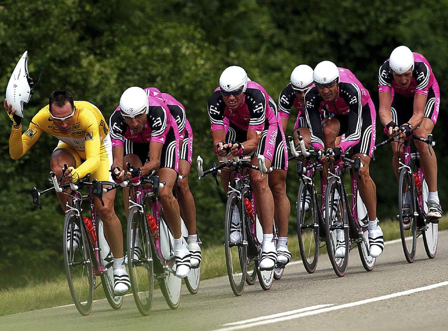 CYCLING : TDF 2002 / TEAM TIME TRIAL / 
TELEKOM / ZABEL Erik / ALDAG Rolf / BOLTS Udo / FAGNINI Gian Matteo / GUERINI Giuseppe / HONDO Danilo / JULICH Bobby / LIVINGSTON Kevin / WESEMANN Steffen /
TOUR DE FRANCE / RONDE VAN FRANKRIJK / CONTRE LA MONTRE PAR EQUIPE / PLOEGTIJDRIT / INSOLITE / CASQUE / HELMET /
www.iso-sport.be